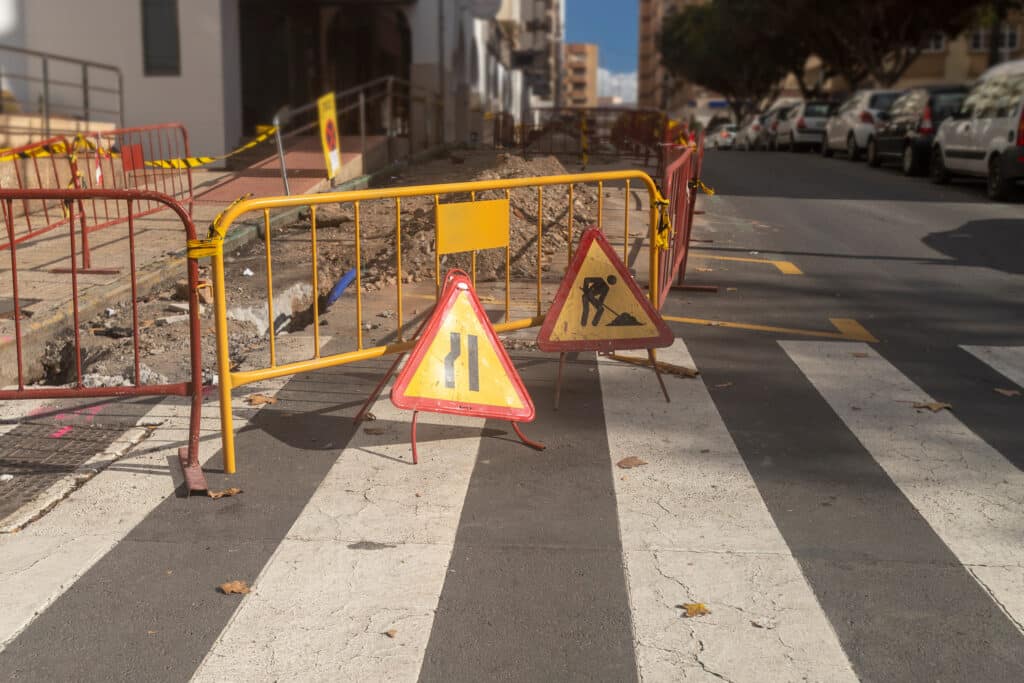 Road separators and traffic bollards, organizing road traffic during ongoing roadwork